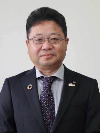 代表取締役社長　比嘉道雄